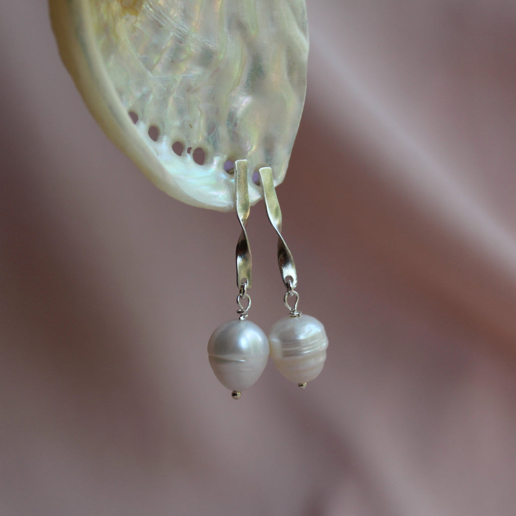 pearls earrings